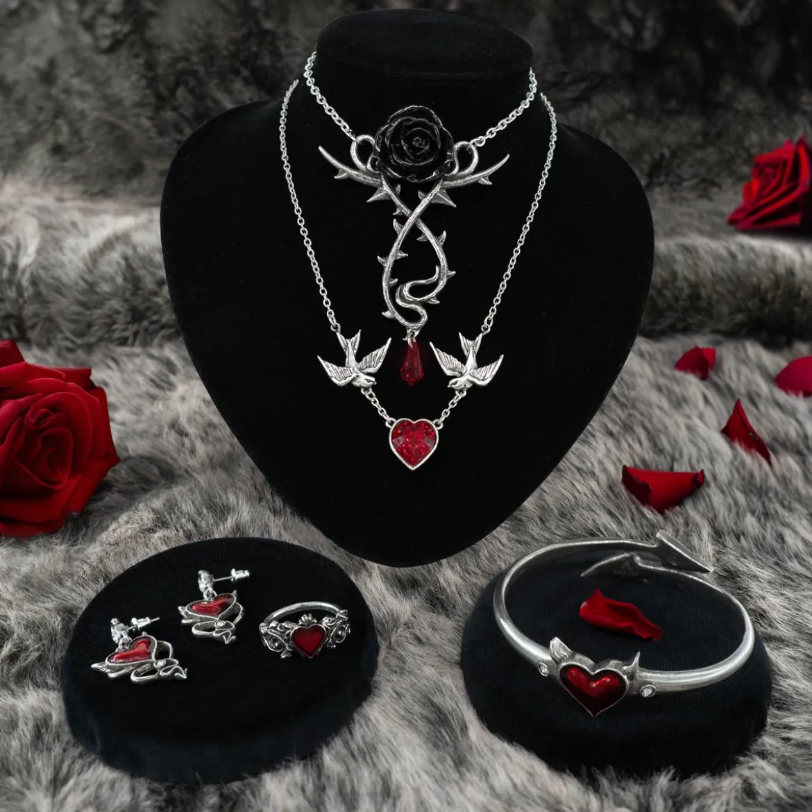 Alchemy Gothic Devil Heart Studs - Korvakorut