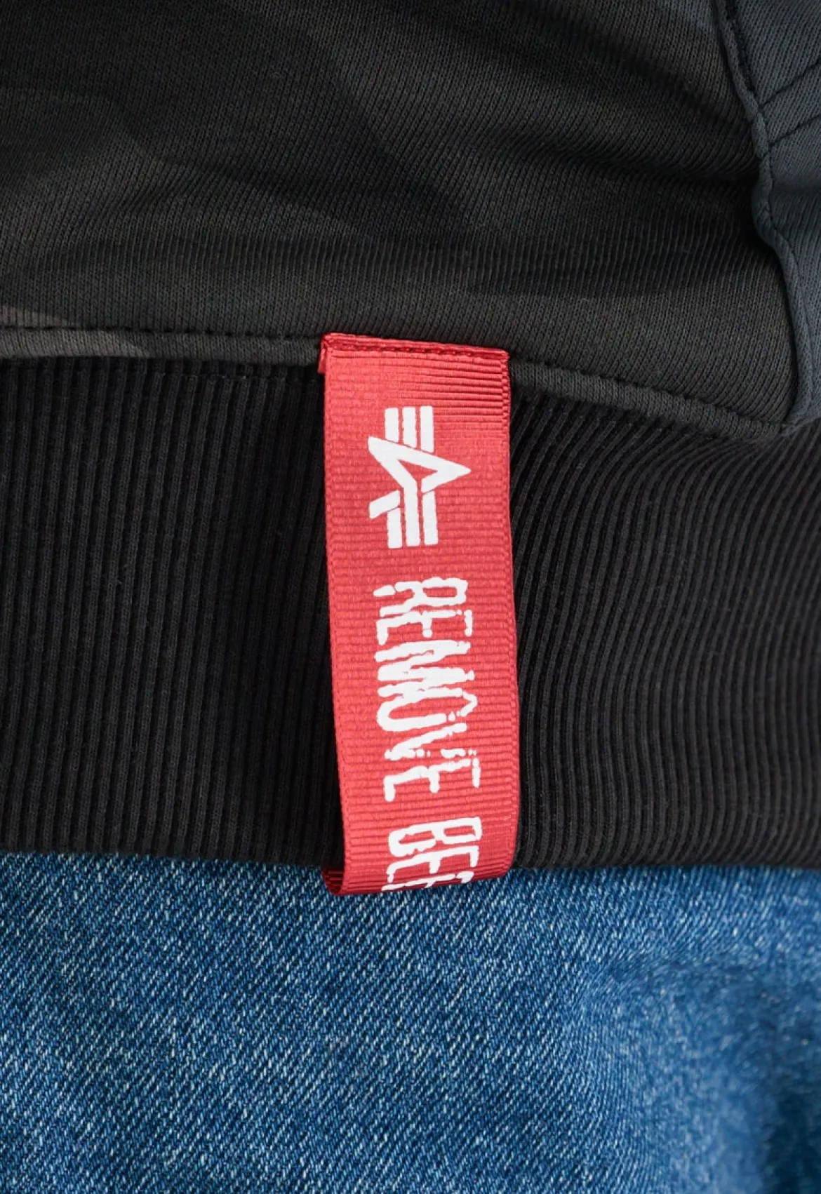 Alpha Industries Basic Zip Camo - Vetoketjuhuppari, black camo