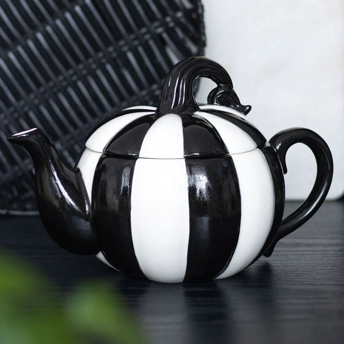 Black and White Striped Pumpkin - Teekannu
