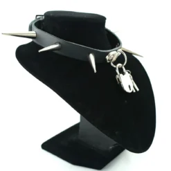 Bullet 691row large cone spike and padlock - Choker