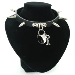 Bullet 691row medium spike and padlock - Choker