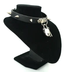 Bullet 691row small cone spike and padlock - Choker