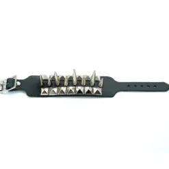 Bullet69 2row small pyramid and 1row small and medium spike - Niittiranneke