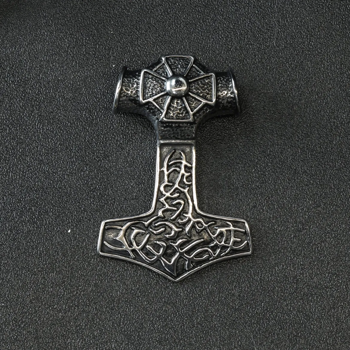 Celtic Mjölnir - Riipus