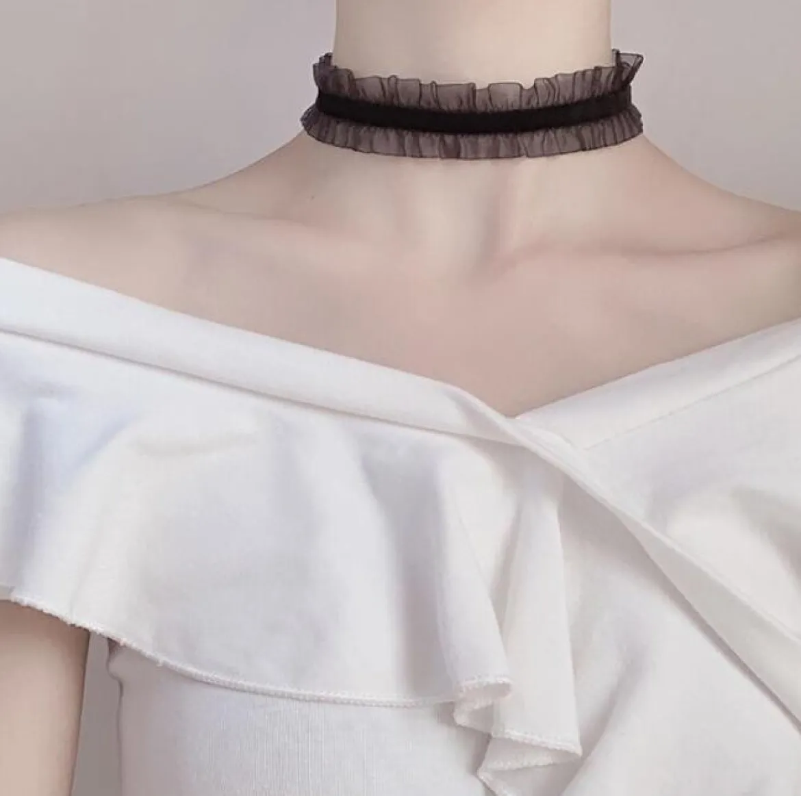 Choker - Black frill