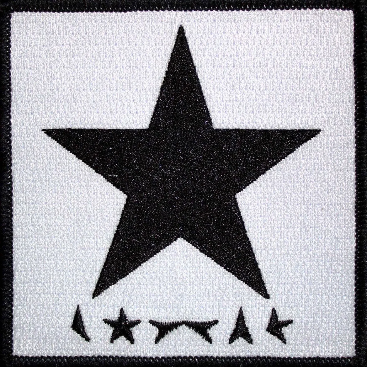 David Bowie: Blackstar on white -Kangasmerkki