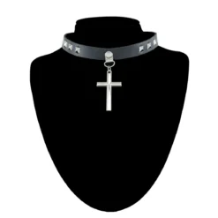 Keinonahka choker - Pyramid and cross