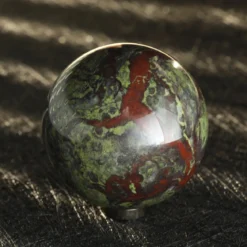 Lohikäärmekivi pallo, 4cm