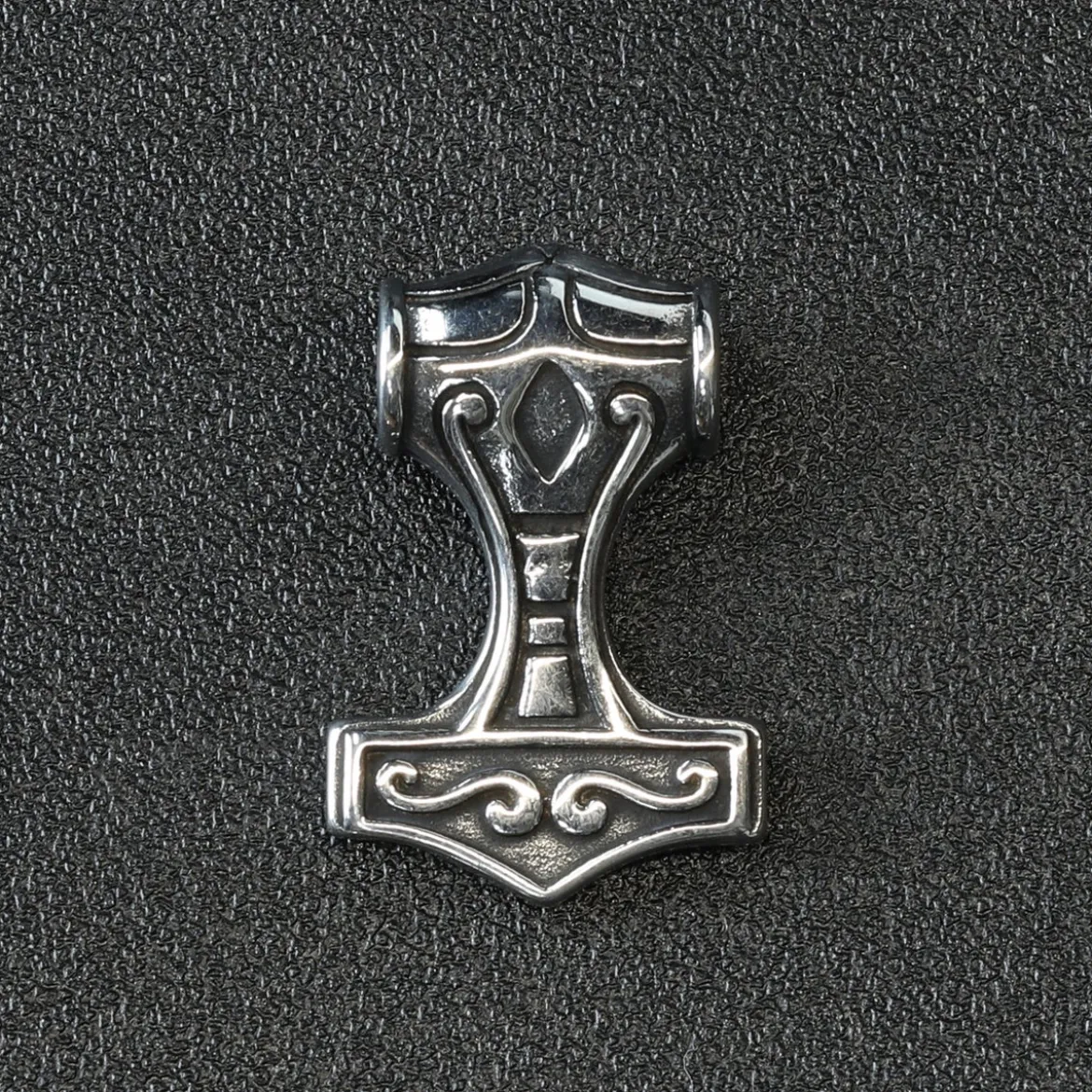 Norse Hammer - Riipus