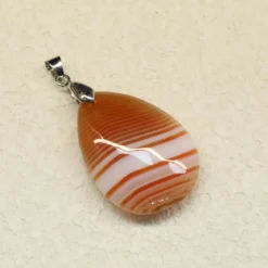 Punainen akaatti - Pisarariipus 3,5cm
