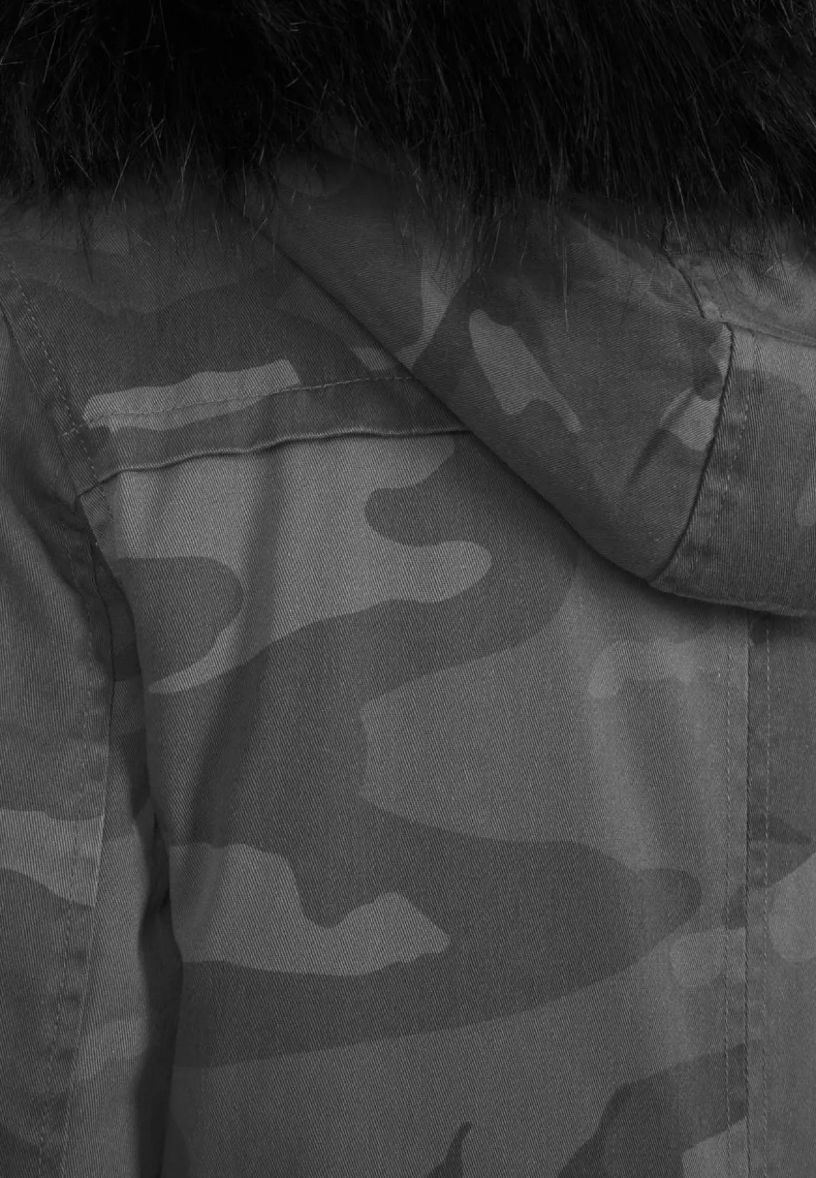 Urban Classics Camo Parka - Naisten talvitakki