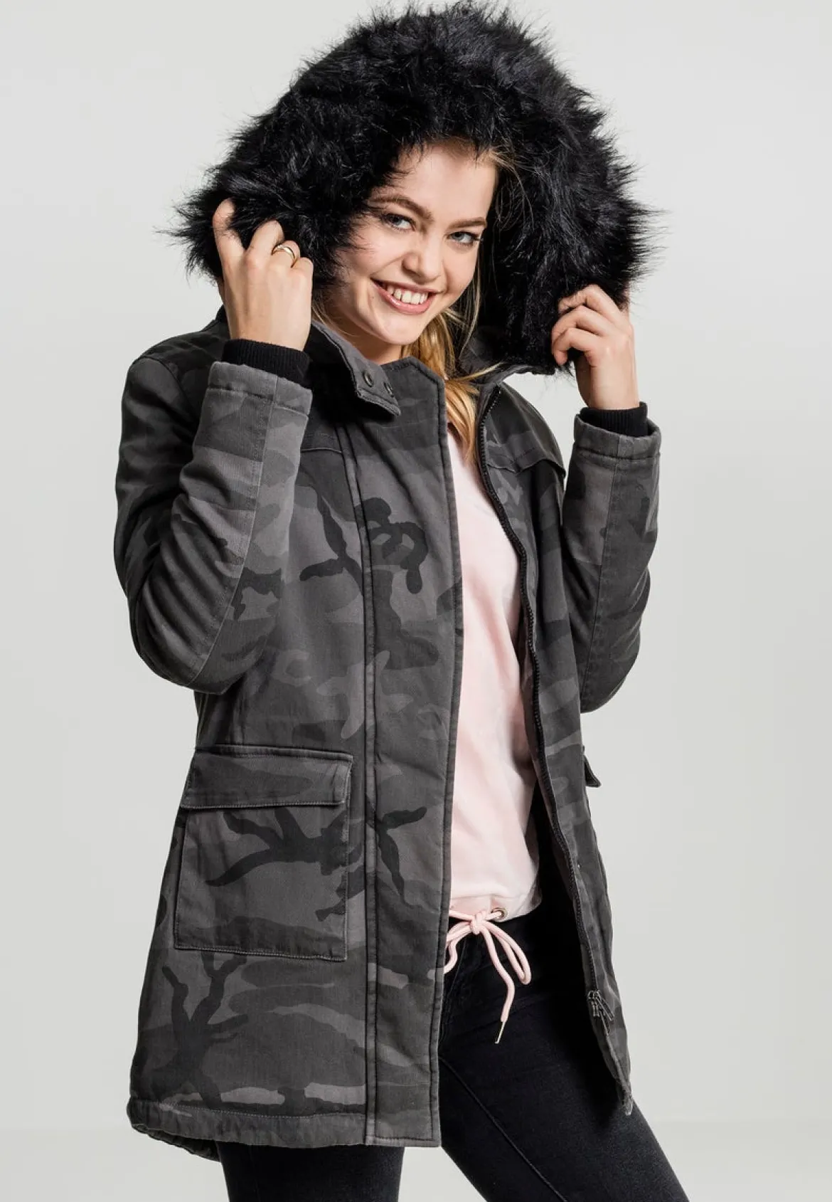 Urban Classics Camo Parka - Naisten talvitakki