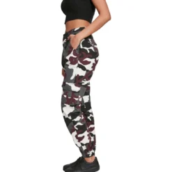 Urban Classics High Waist - Naisten reisitaskuhousut, wine camo
