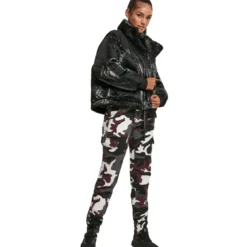Urban Classics High Waist - Naisten reisitaskuhousut, wine camo