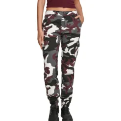 Urban Classics High Waist - Naisten reisitaskuhousut, wine camo