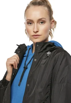 Urban Classics Oversized Shiny Crincle Nylon - Naisten takki, musta