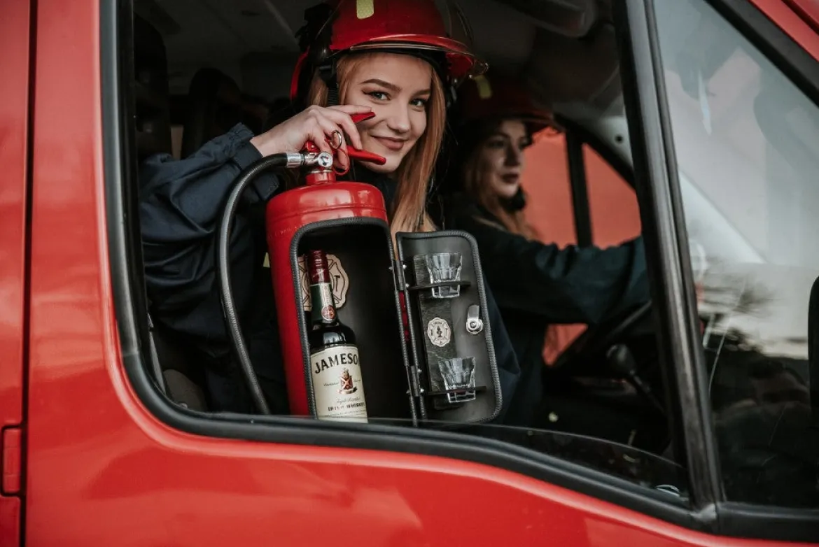 Vaahtosammutin Baarikaappi - Firebar (Red)